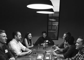 Hra Secret Hitler vás vtáhne do nacistického Německa se vší parádou