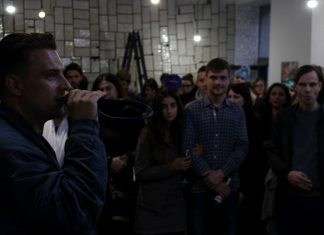 Rapper James Cole měl vlastní výstavu