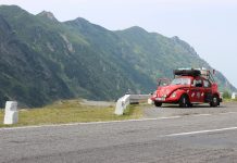 Broukem přes Kavkaz: Obklíčení ruskými vojáky zní strašidelně, ale oni se prostě jen vraceli ze cvičení