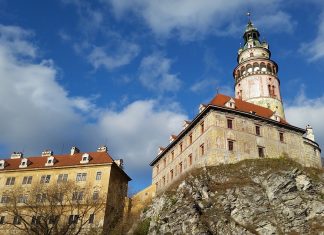 Český Krumlov: Kouzelné město plné historie, přírody a vodáků