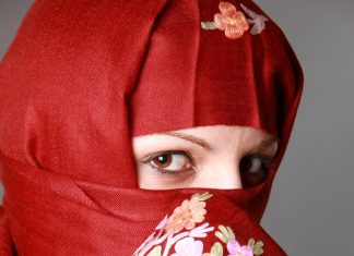 Jsou zahalené tváře muslimek provokací? Proč to dělají?