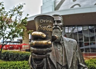 Coca-Colu namíchal před 130 lety lékárník závislý na morfiu