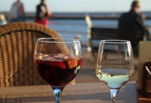 Jednoduché letní drinky do parných dní